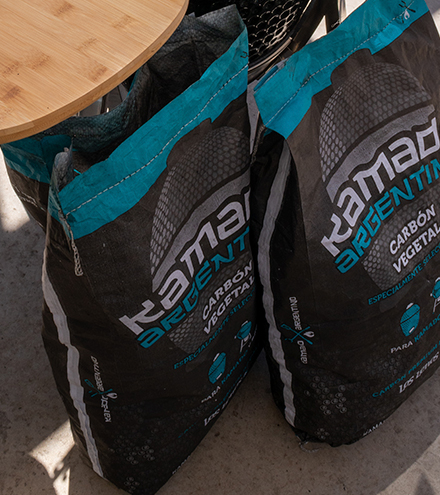 KAMA069_Bolsa-de-Carbón-8-Kg-Quebracho-Blanco_Kamado Argentino_02