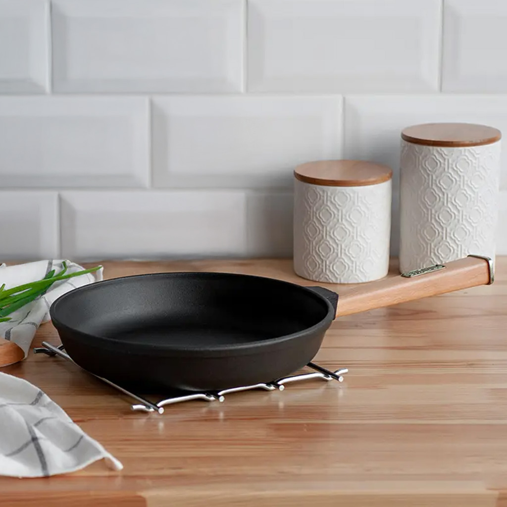 Sartén de hierro fundido mango madera 24 cm