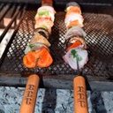 Pincho brochetera x2 con mango madera
