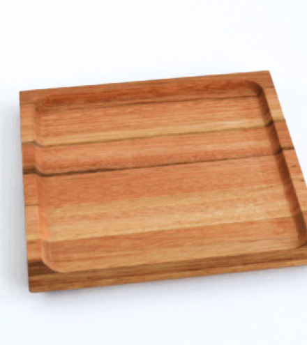Plato de madera cuadrado calado