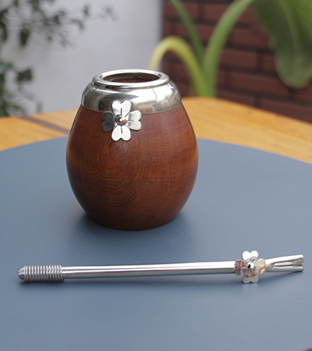 Mate de algarrobo con virolas de alpaca