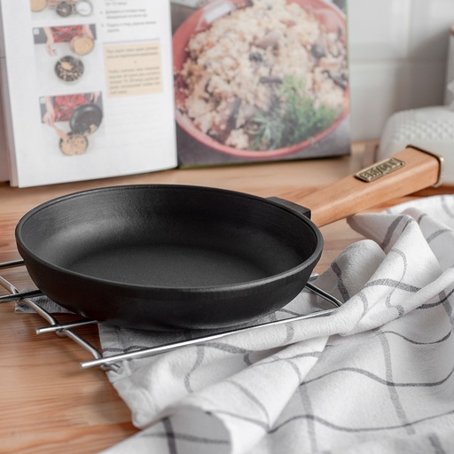 [BRI002] Sartén de hierro fundido mango madera 24 cm